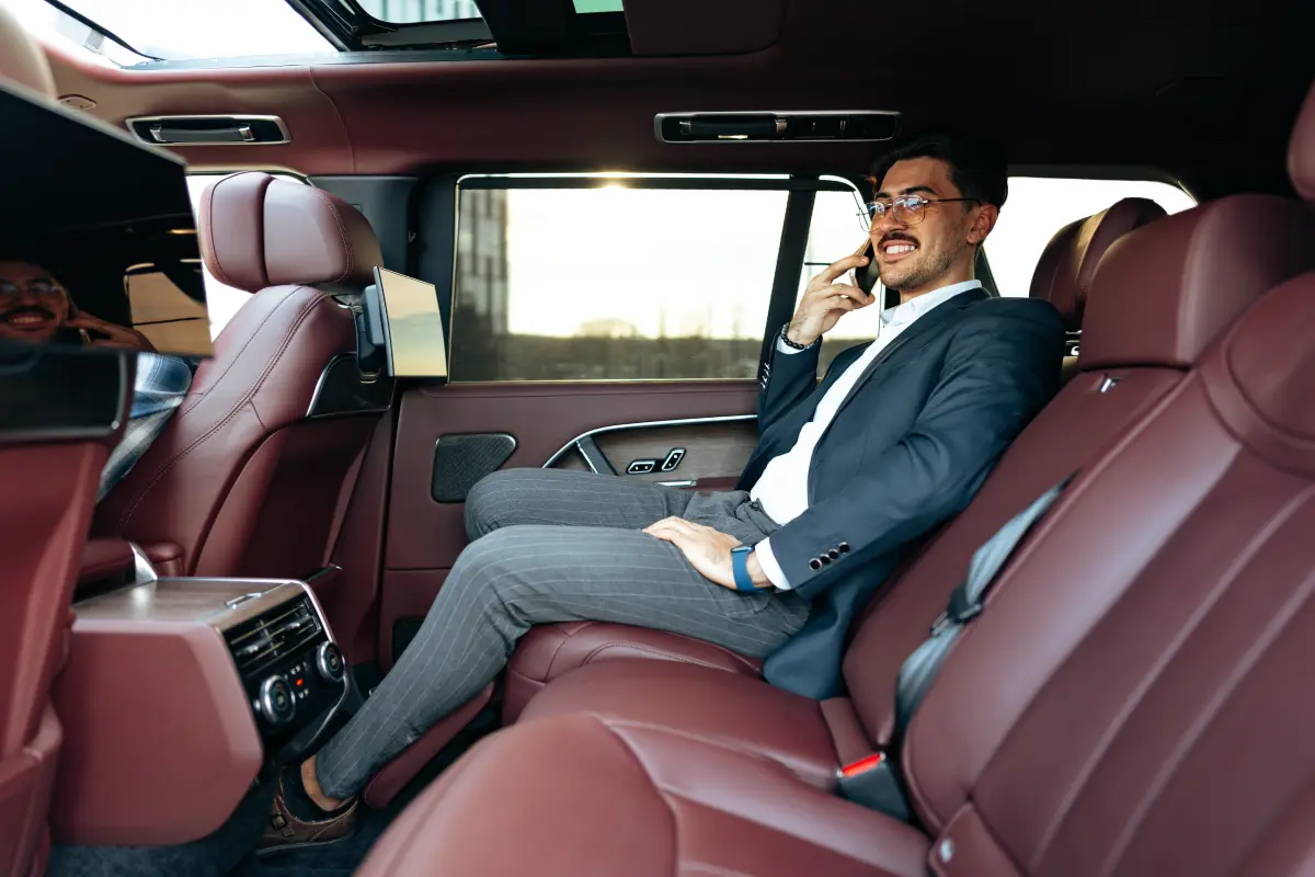 young-businessman-in-suit-and-glasses.webp